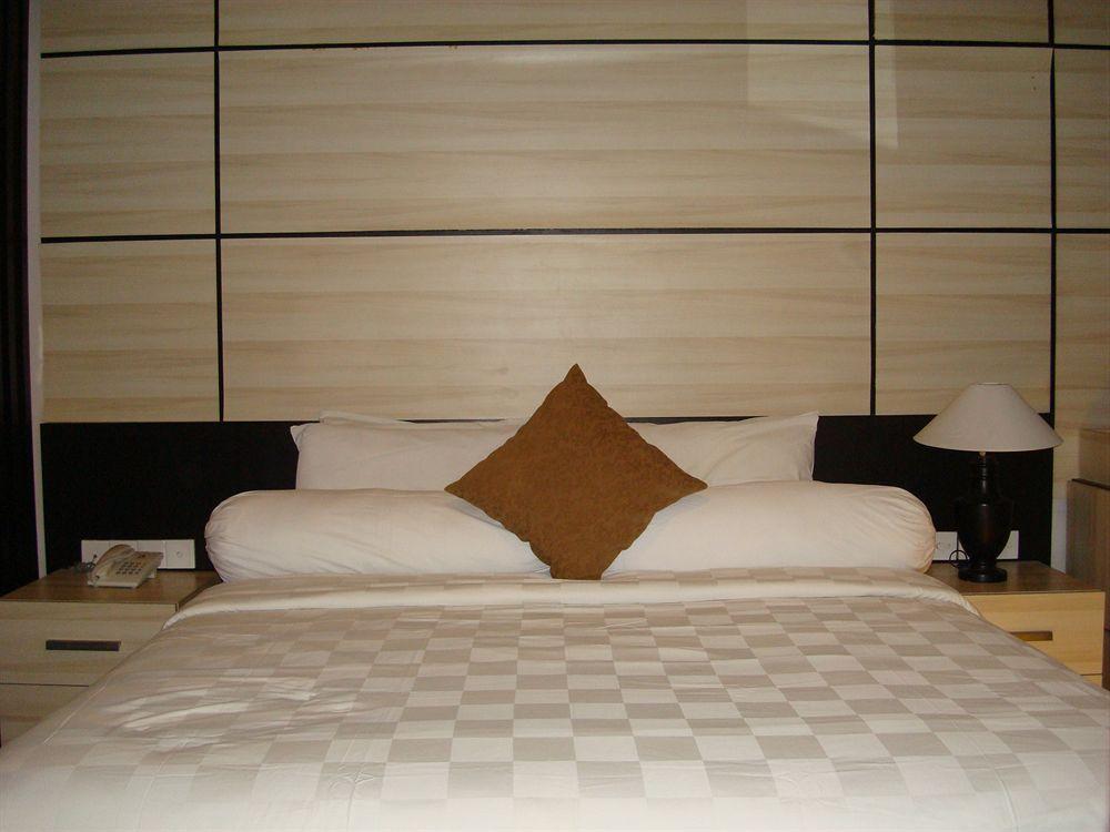 Ap Suite Apartment Kuta Lombok Esterno foto