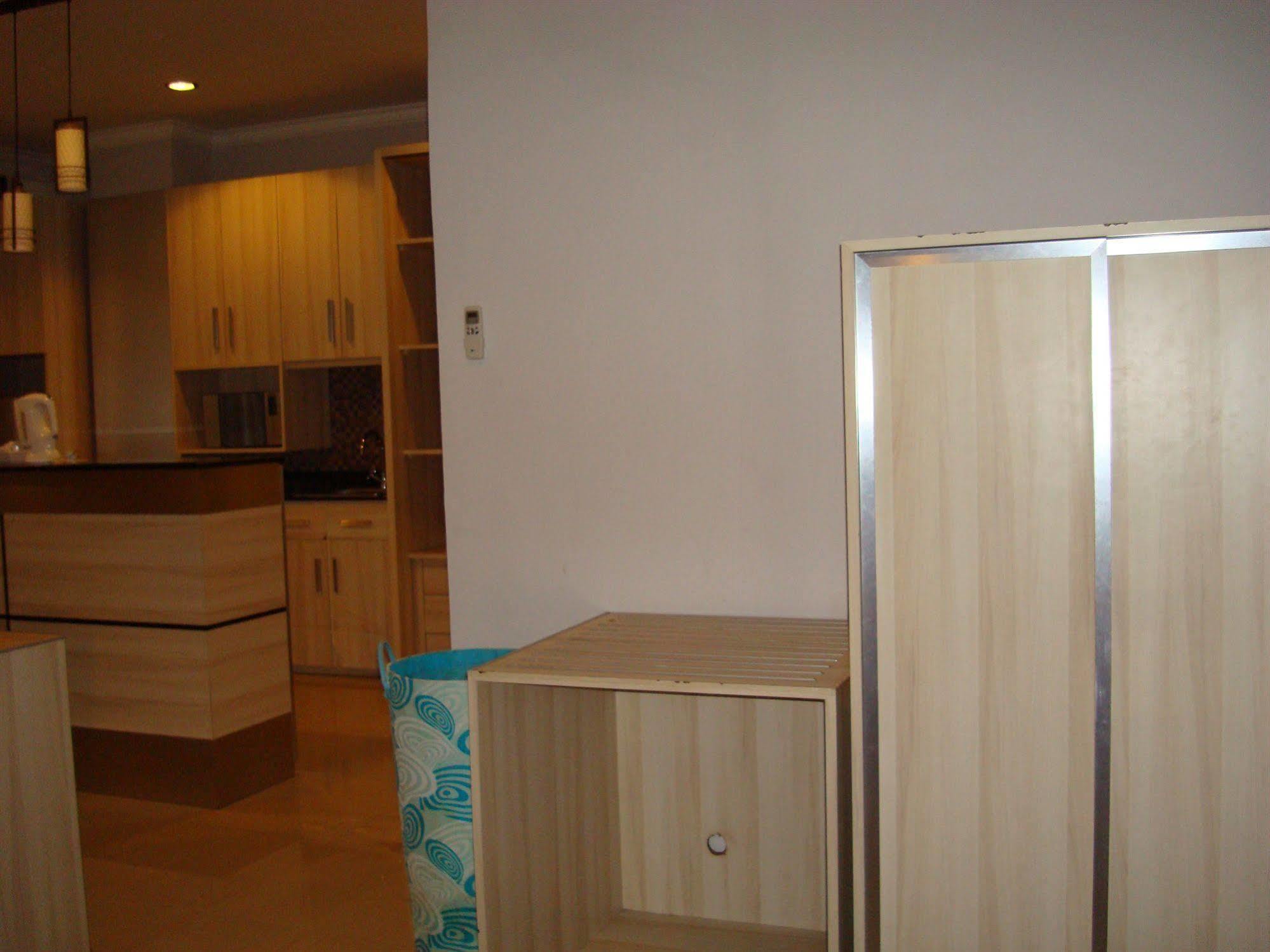 Ap Suite Apartment Kuta Lombok Esterno foto