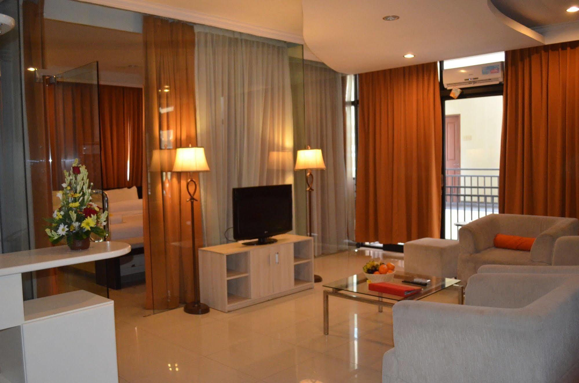 Ap Suite Apartment Kuta Lombok Esterno foto